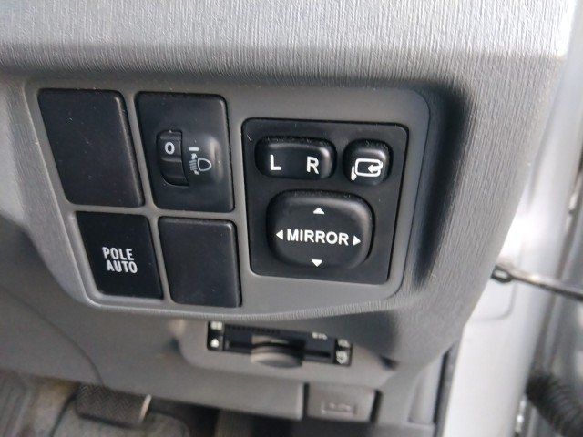 TOYOTA PRIUS 2010 Image 31