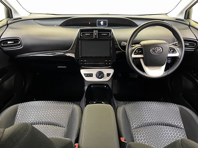 TOYOTA PRIUS 2018 Image 31