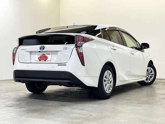 TOYOTA PRIUS 2018 Image 31