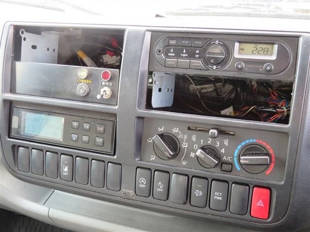 HINO DUTRO 2018 Image 31