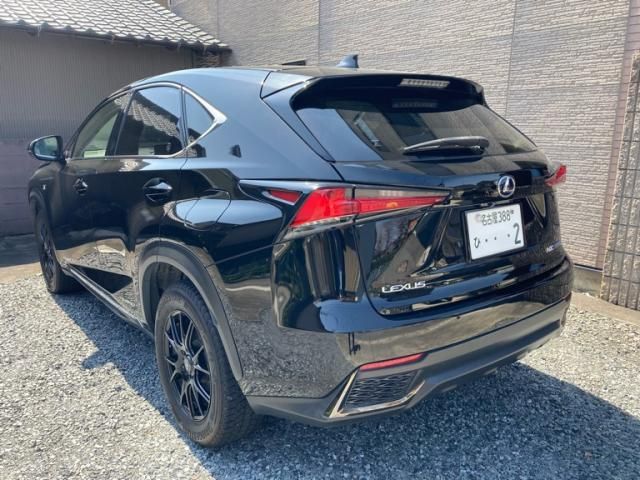 TOYOTA LEXUS NX300H 2017 Image 31