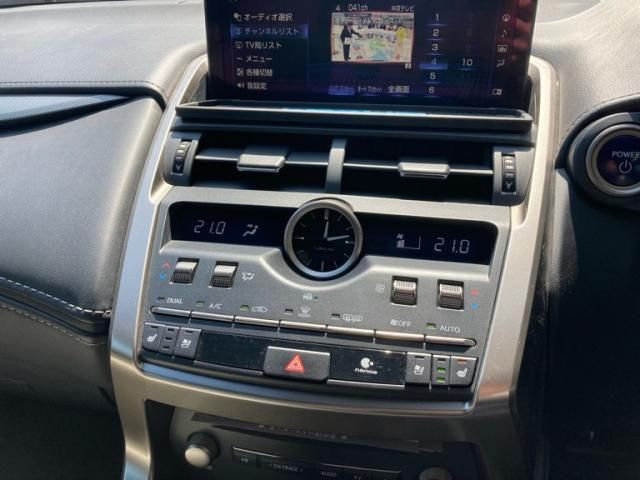 TOYOTA LEXUS NX300H 2017 Image 31