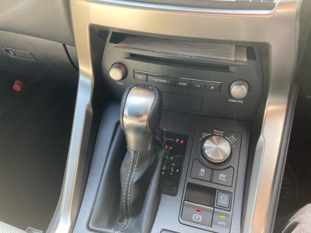 TOYOTA LEXUS NX300H 2017 Image 31