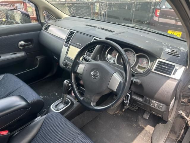 NISSAN TIIDA 2010 Image 31