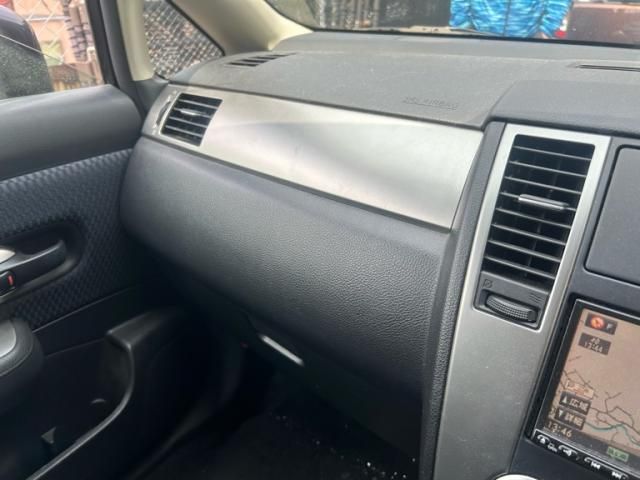 NISSAN TIIDA 2010 Image 31