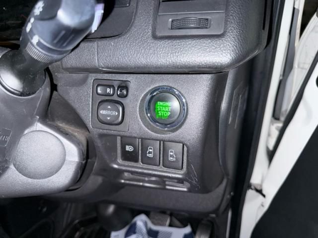 TOYOTA HIACE VAN 2WD 2020 Image 31