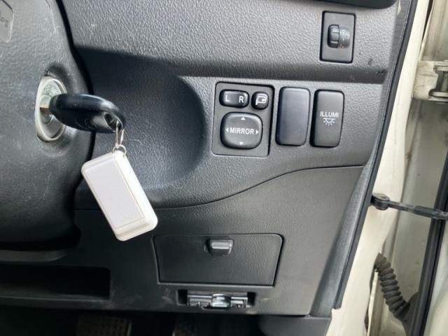 TOYOTA BB 2009 Image 31