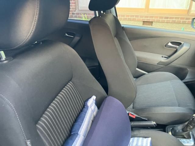 VOLKSWAGEN POLO 2011 Image 31