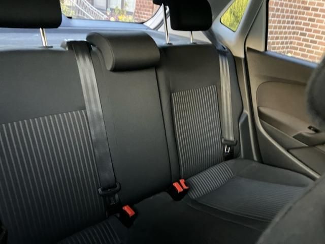 VOLKSWAGEN POLO 2011 Image 31