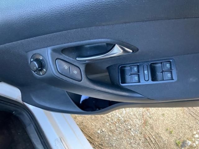 VOLKSWAGEN POLO 2011 Image 31