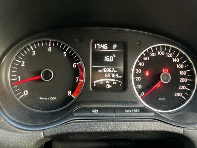 VOLKSWAGEN POLO 2011 Image 31