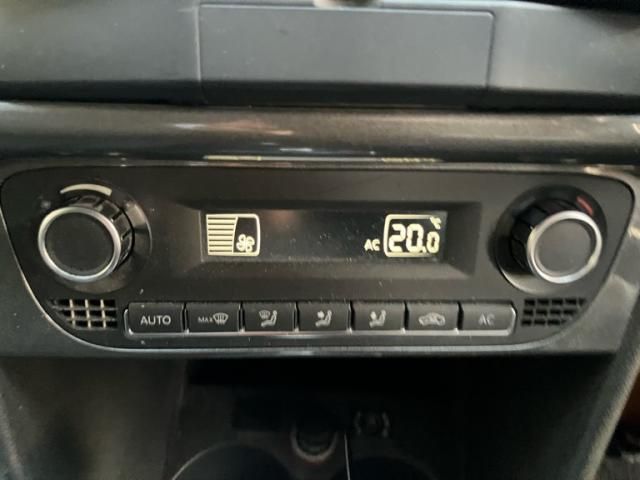 VOLKSWAGEN POLO 2011 Image 31