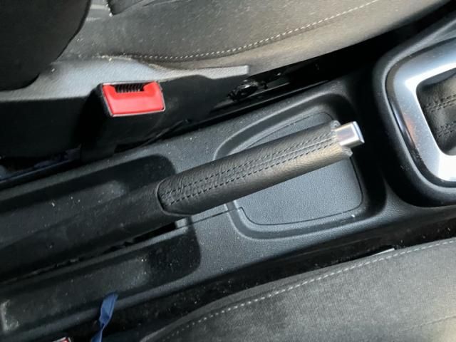 VOLKSWAGEN POLO 2011 Image 31