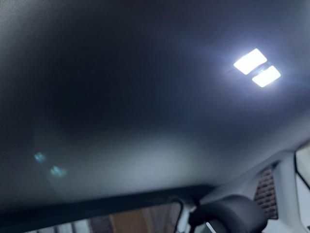 VOLKSWAGEN POLO 2011 Image 31