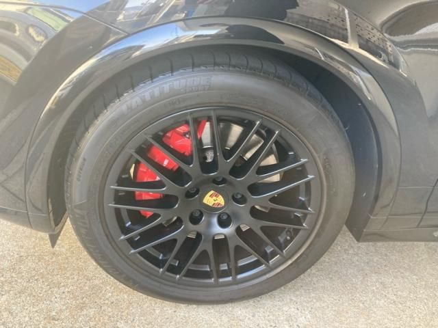 PORSCHE CAYENNE 2017 Image 31