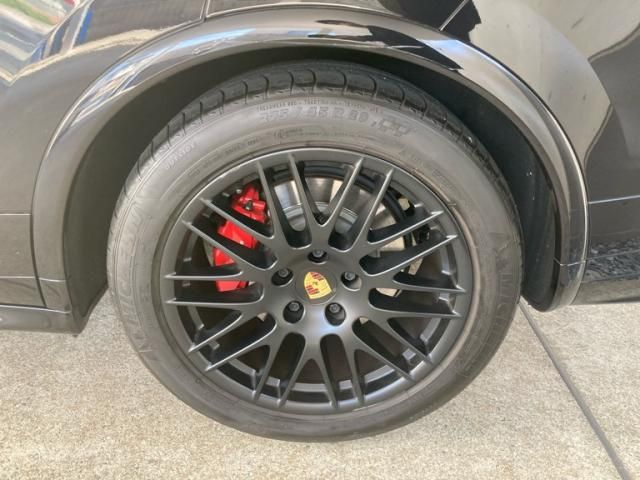 PORSCHE CAYENNE 2017 Image 31
