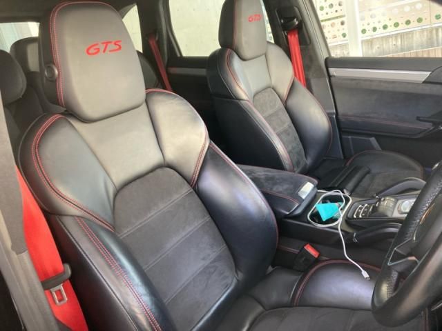 PORSCHE CAYENNE 2017 Image 31