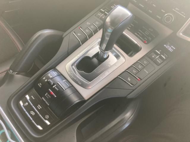 PORSCHE CAYENNE 2017 Image 31