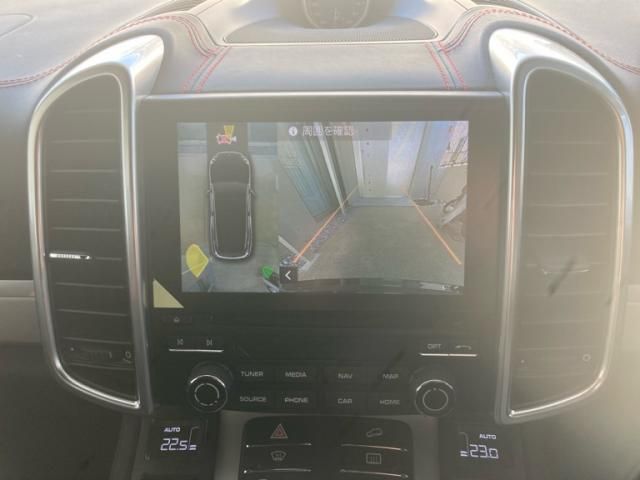 PORSCHE CAYENNE 2017 Image 31