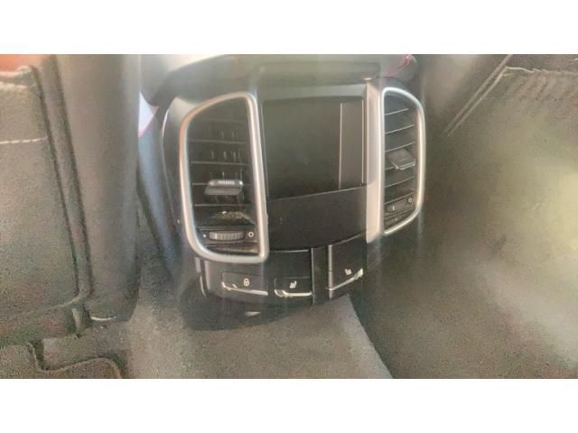 PORSCHE CAYENNE 2017 Image 31