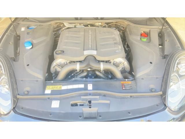 PORSCHE CAYENNE 2017 Image 31