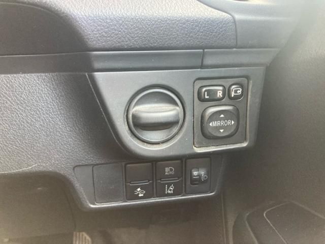 TOYOTA COROLLA AXIO 2017 Image 31