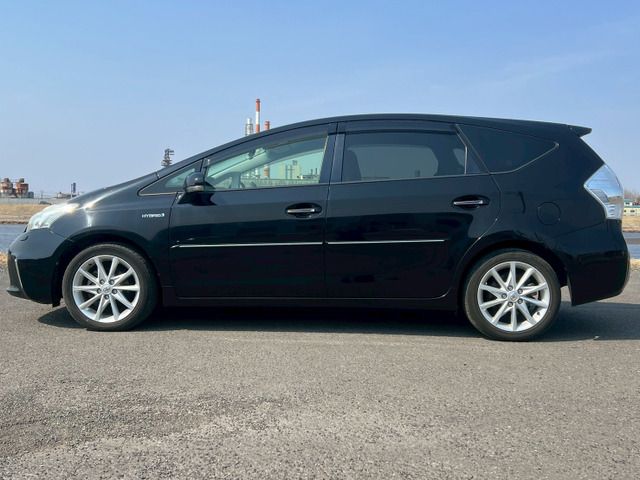 TOYOTA PRIUS ALPHA 2012 Image 31