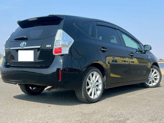 TOYOTA PRIUS ALPHA 2012 Image 31