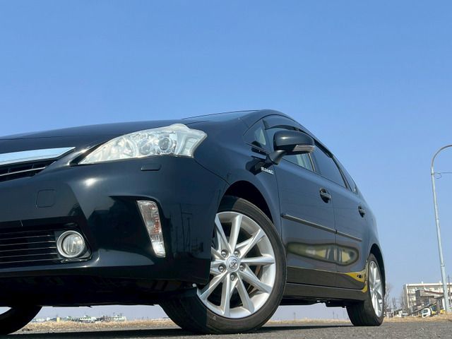 TOYOTA PRIUS ALPHA 2012 Image 31