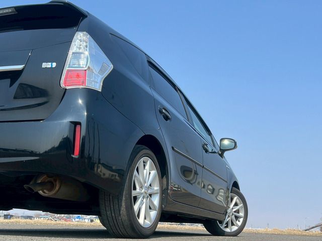 TOYOTA PRIUS ALPHA 2012 Image 31