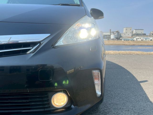 TOYOTA PRIUS ALPHA 2012 Image 31