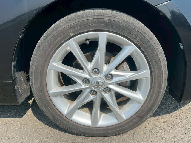 TOYOTA PRIUS ALPHA 2012 Image 31