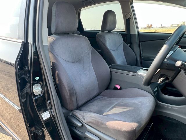 TOYOTA PRIUS ALPHA 2012 Image 31