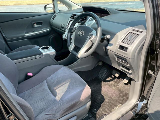 TOYOTA PRIUS ALPHA 2012 Image 31