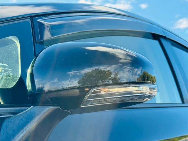 TOYOTA PRIUS ALPHA 2012 Image 31