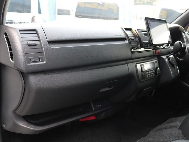 TOYOTA HIACE VAN 2WD 2023 Image 31