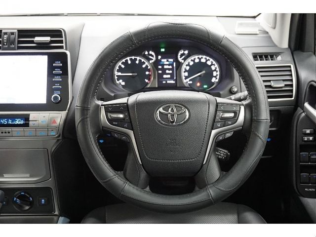 TOYOTA LANDCRUISER PRADO 2023 Image 31