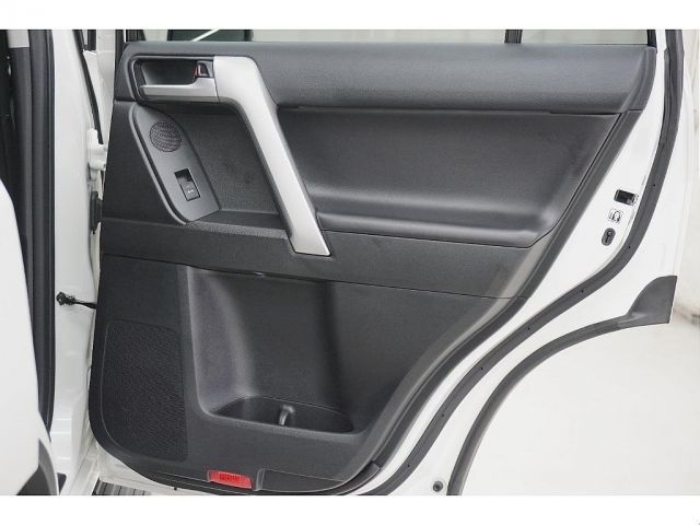 TOYOTA LANDCRUISER PRADO 2023 Image 31