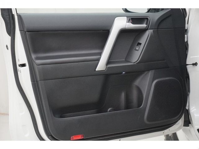 TOYOTA LANDCRUISER PRADO 2023 Image 31