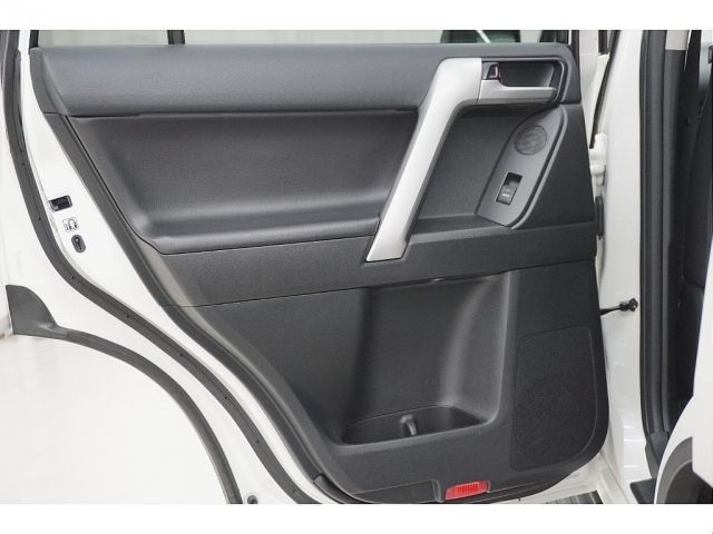 TOYOTA LANDCRUISER PRADO 2023 Image 31