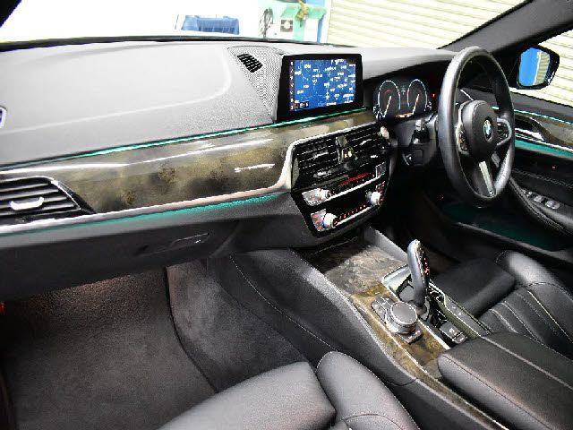 BMW 5SERIES SEDAN 2019 Image 31