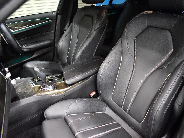 BMW 5SERIES SEDAN 2019 Image 31