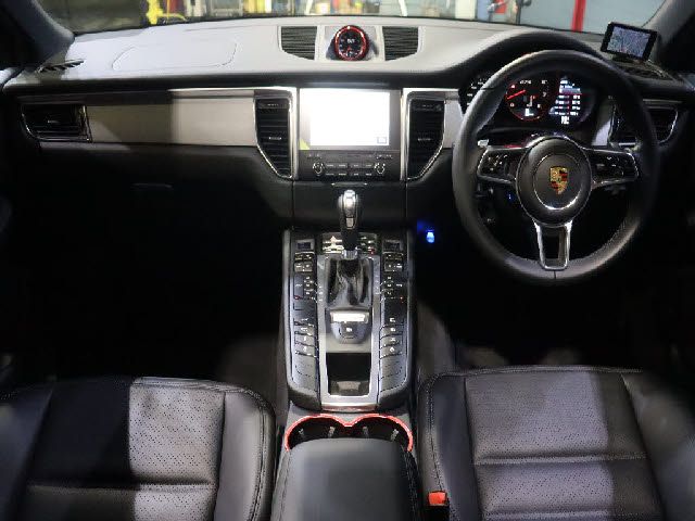 PORSCHE MACAN 2017 Image 31