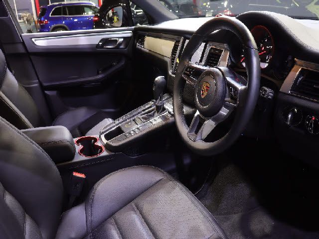 PORSCHE MACAN 2017 Image 31