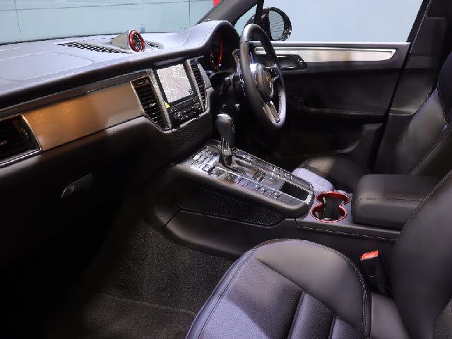 PORSCHE MACAN 2017 Image 31