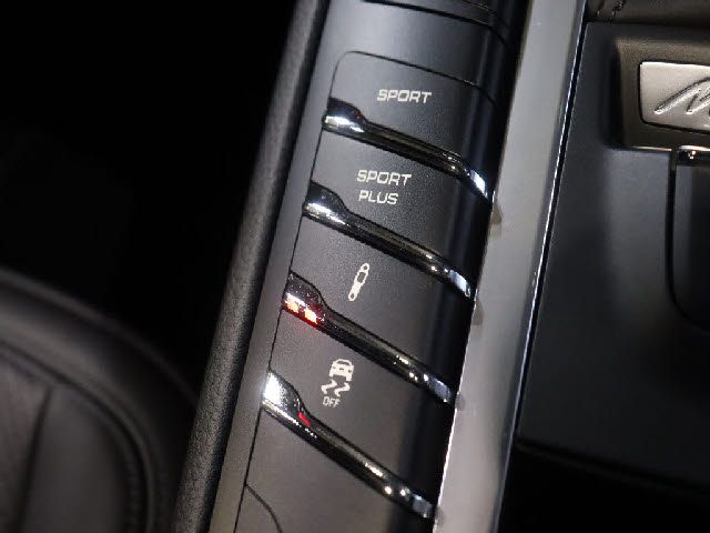 PORSCHE MACAN 2017 Image 31