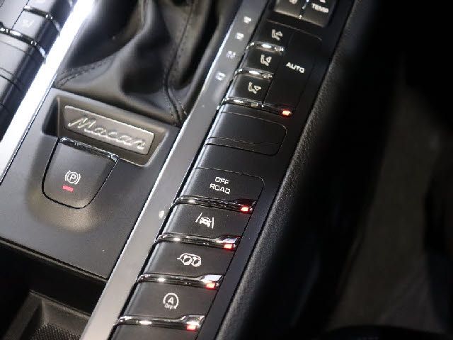 PORSCHE MACAN 2017 Image 31