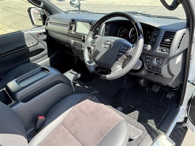 TOYOTA HIACE VAN 2WD 2025 Image 31