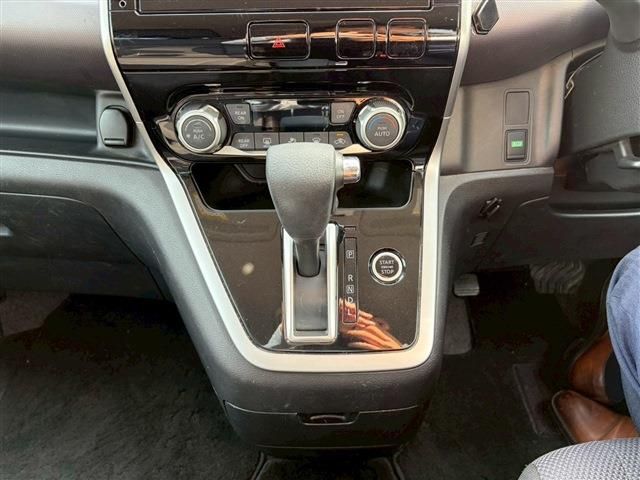 NISSAN SERENA  S-HYBRID 2018 Image 31