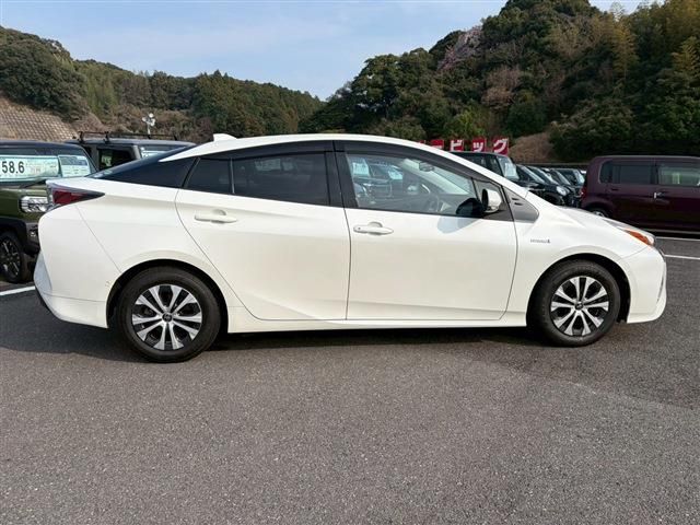 TOYOTA PRIUS 2016 Image 31